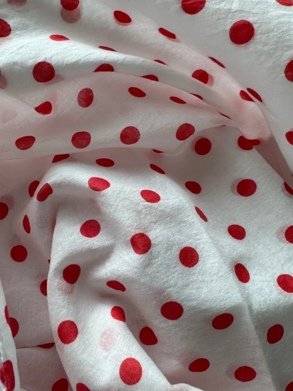 CATH KIDSTON, DARLING WHITE WITH RED POLKA DOT SCARF